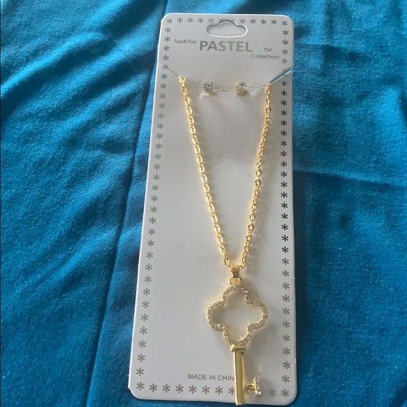 Fashionable jewelry - Picture 1 of 3